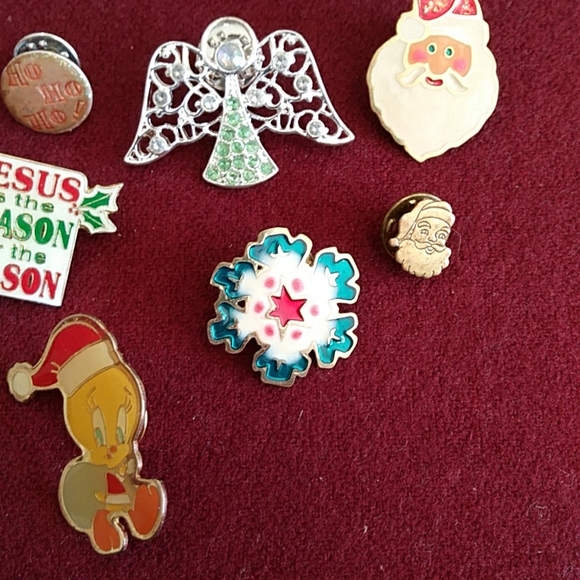 Christmas Themed Pins and Brooches lot of Twelve (12) Pieces Santa Angel Tweety - Picture 5 of 6